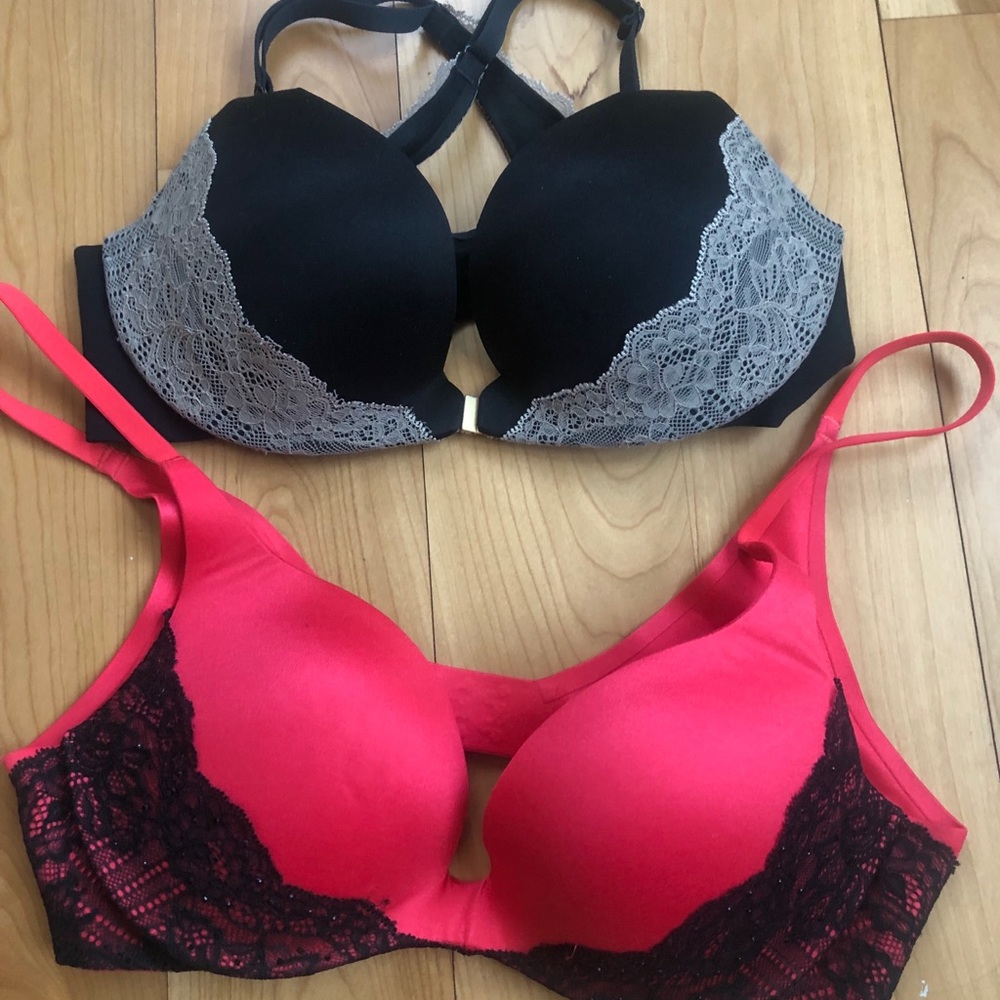 Victoria’s Secret 34B bras